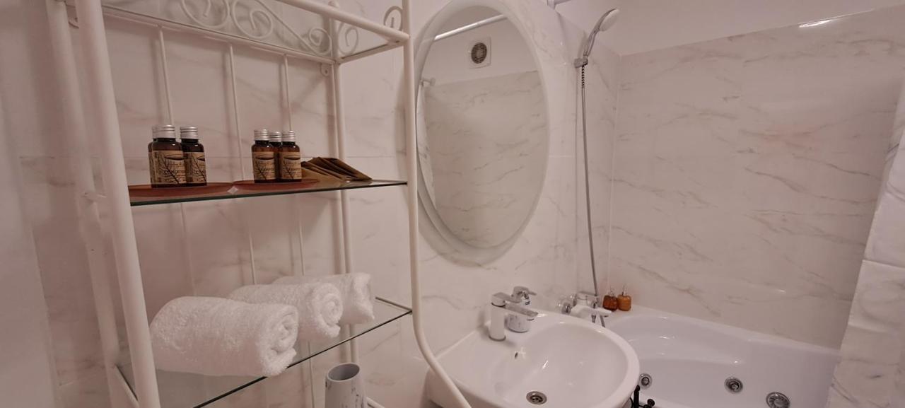 Cotroceni Accommodations Upstairs Bukarest Kültér fotó